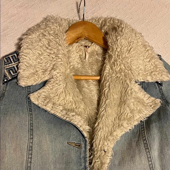 Free People - VINTAGE - Women's Denim Jacket with Faux Shearling Lining - Picture 7 of 14